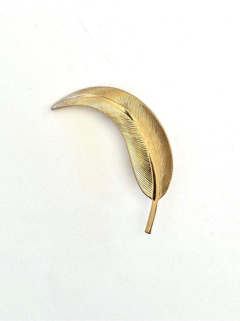 Vintage Gold tone curved Feather Brooch Pin